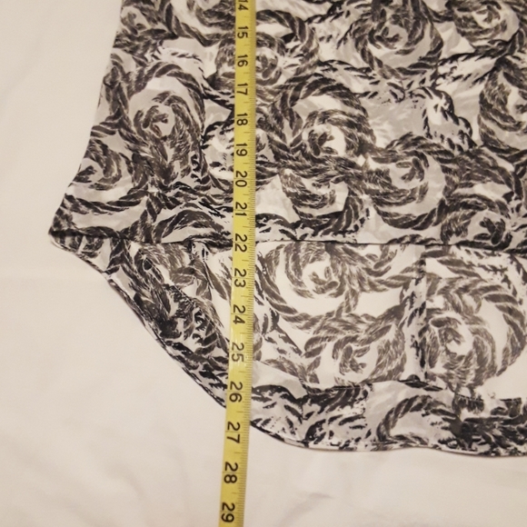 NEW BCBGENERATION Black White Swirl Print Semi Sheer Short Sleeve Top Small - Picture 9 of 9